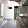 Interno con cucina e letto estraibile.