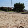 Campo da beach volley con rete.