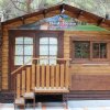 Casetta in legno con insegna 