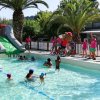 Piscina per bambini con scivolo a elefante.